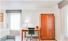 Oversized 1 King Bed Room